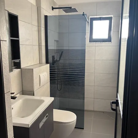 Guest house Zeqaj 3*